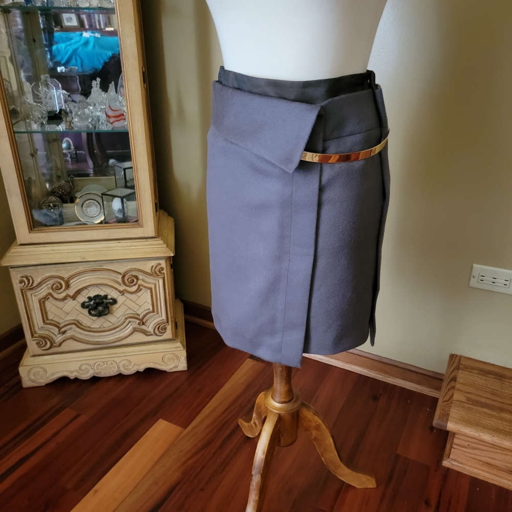 🔥SOLD🔥GUCCI | FALL 2010 RUNWAY GREY MINI SKIRT GOLD BAND - Picture 3 of 14